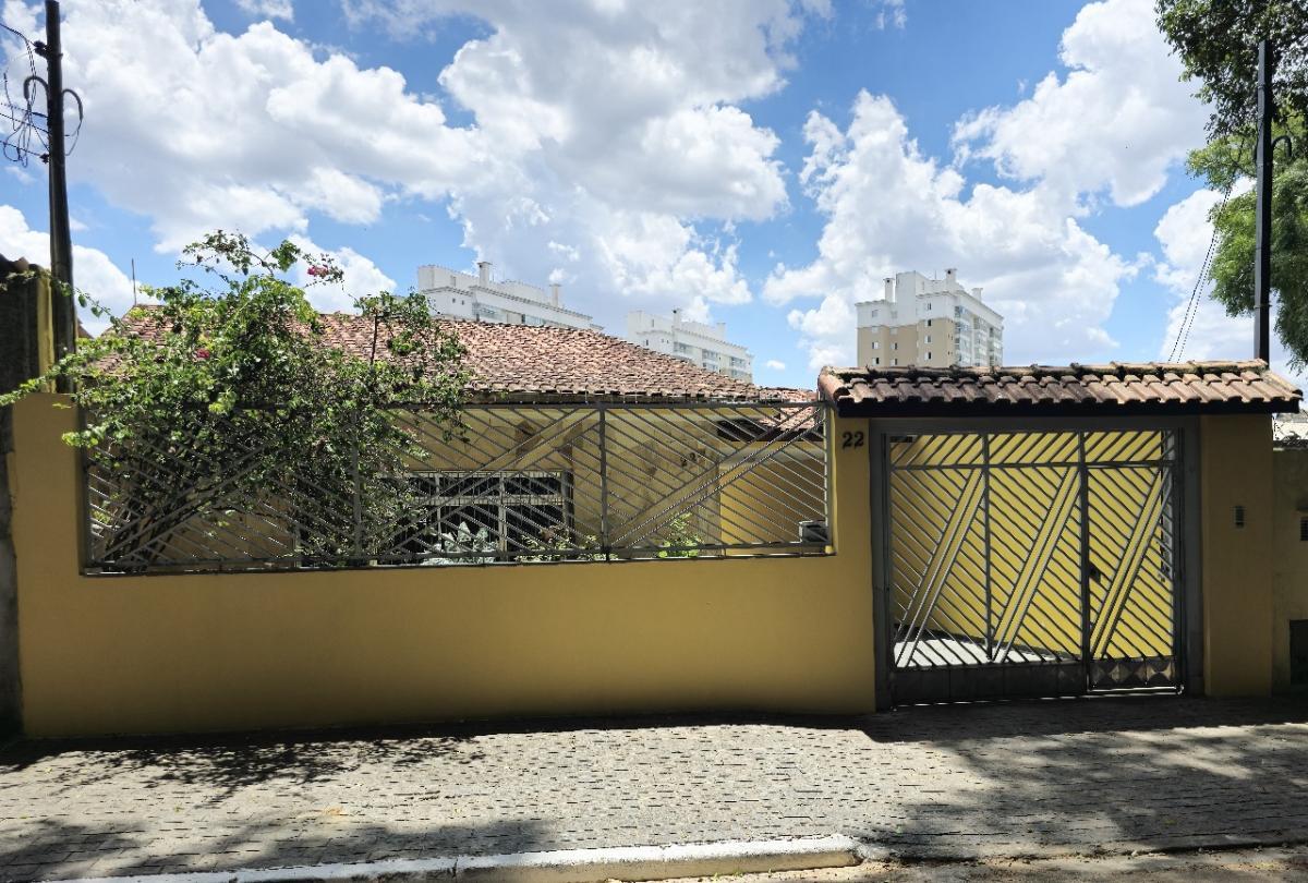 Casa térrea Próximo ao shopping Campo Limpo em uma rua sem saída com 250 m²